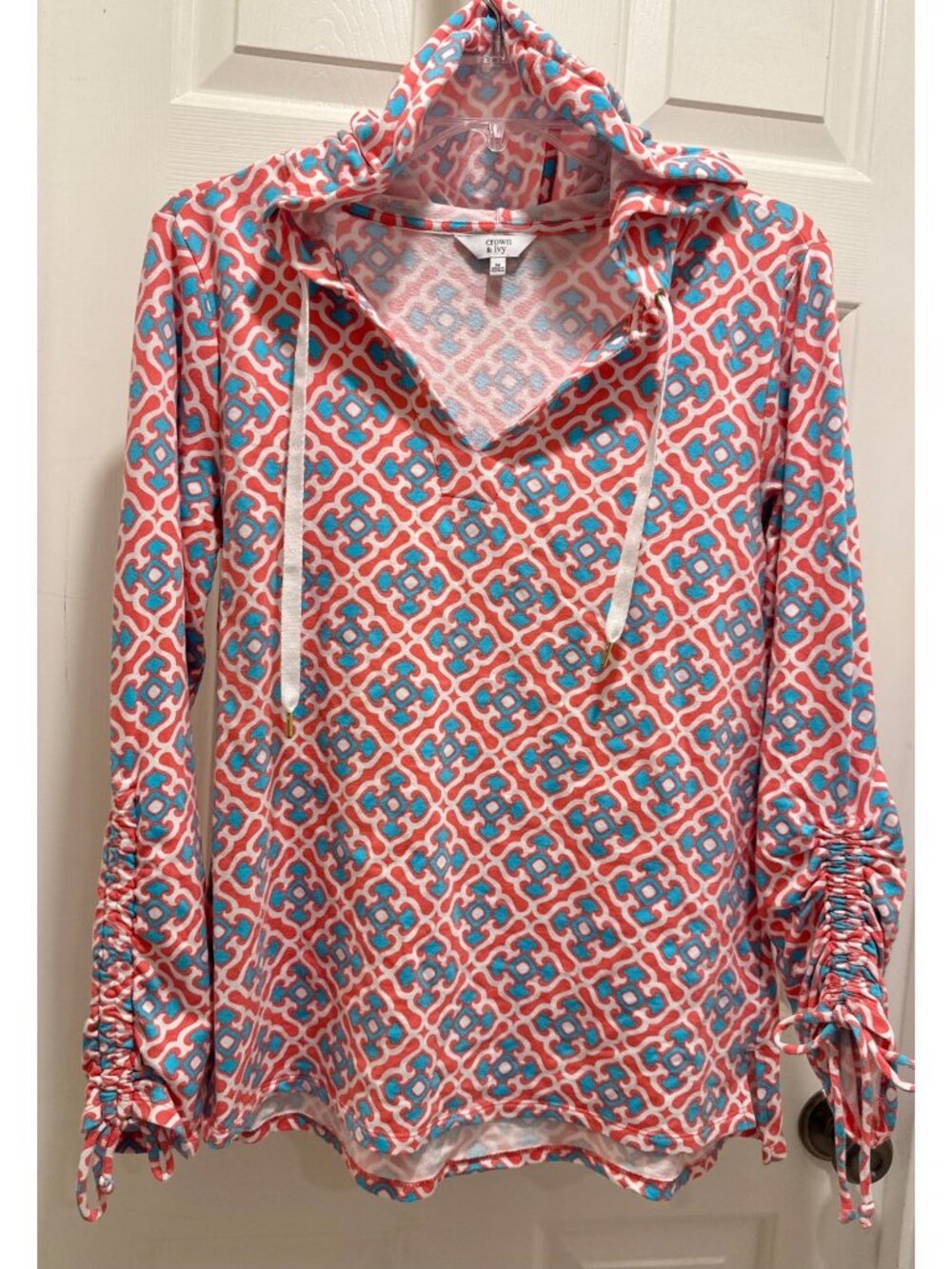 Crown & Ivy women’s M Medium pink turquoise geometric jersey Beach hoodie shirt